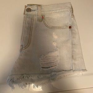 levi’s light wash denim shorts
